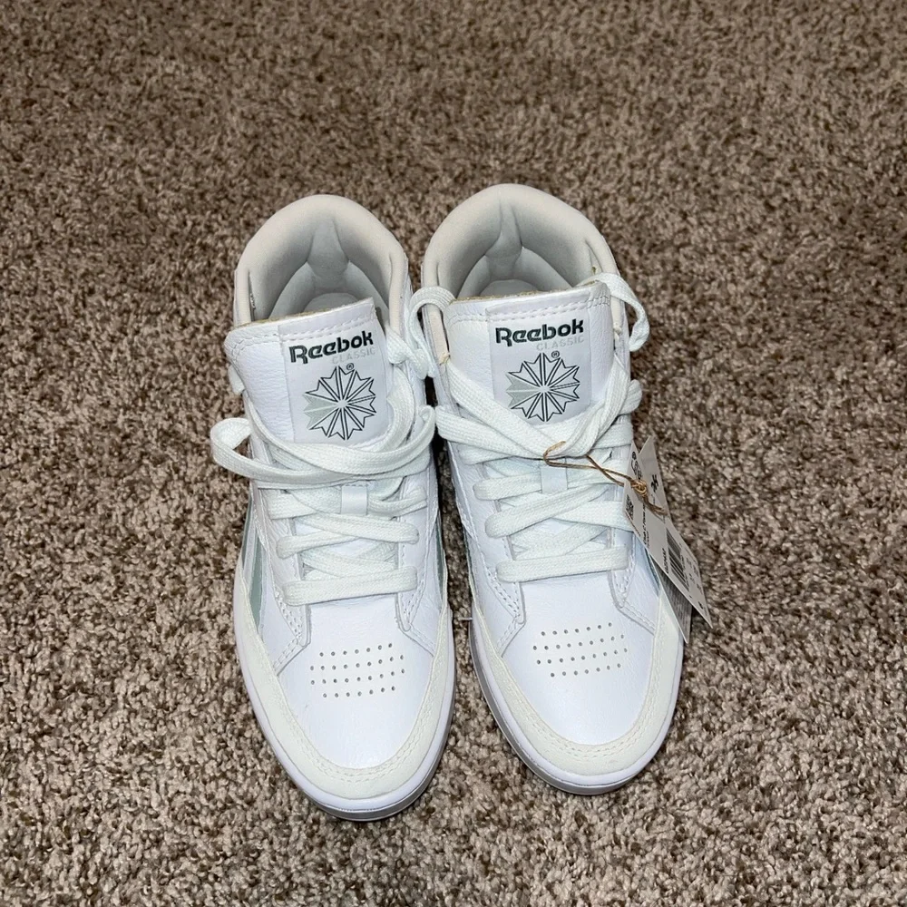 Reebok White and Mint Sneakers - Picture 2 of 6
